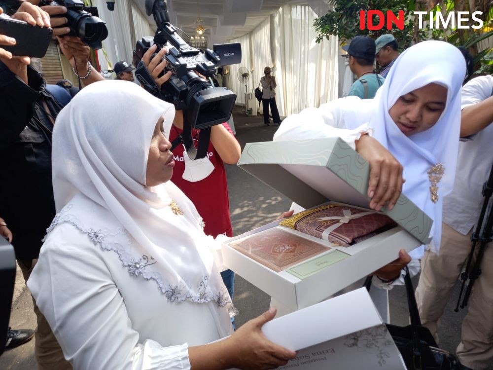 Ibu-ibu Majelis Taklim Doakan Kaesang-Erina Jadi Keluarga Sakinah