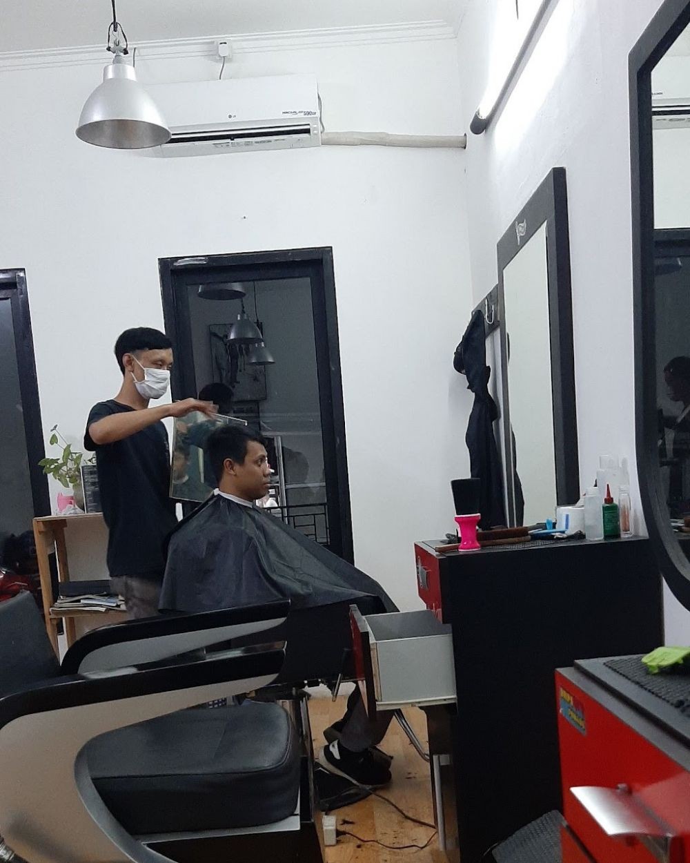 5 Rekomendasi Barbershop Di Bogor Yang Murah, Catat Bro!