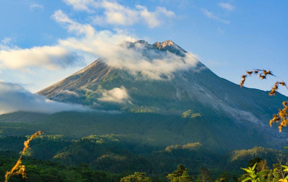 6 Penunggu Gunung Merapi, Konon Bisa Sebabkan Erupsi