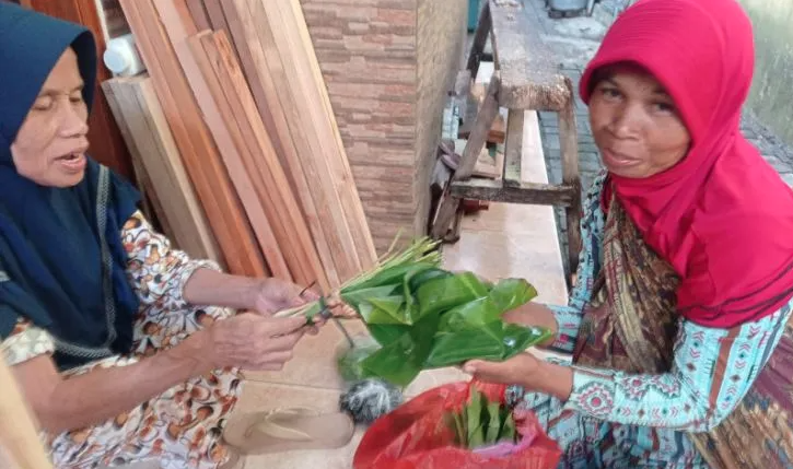 Para Perempuan Tangguh dari Lebak, Keluar Masuk Kampung Sambil Jualan