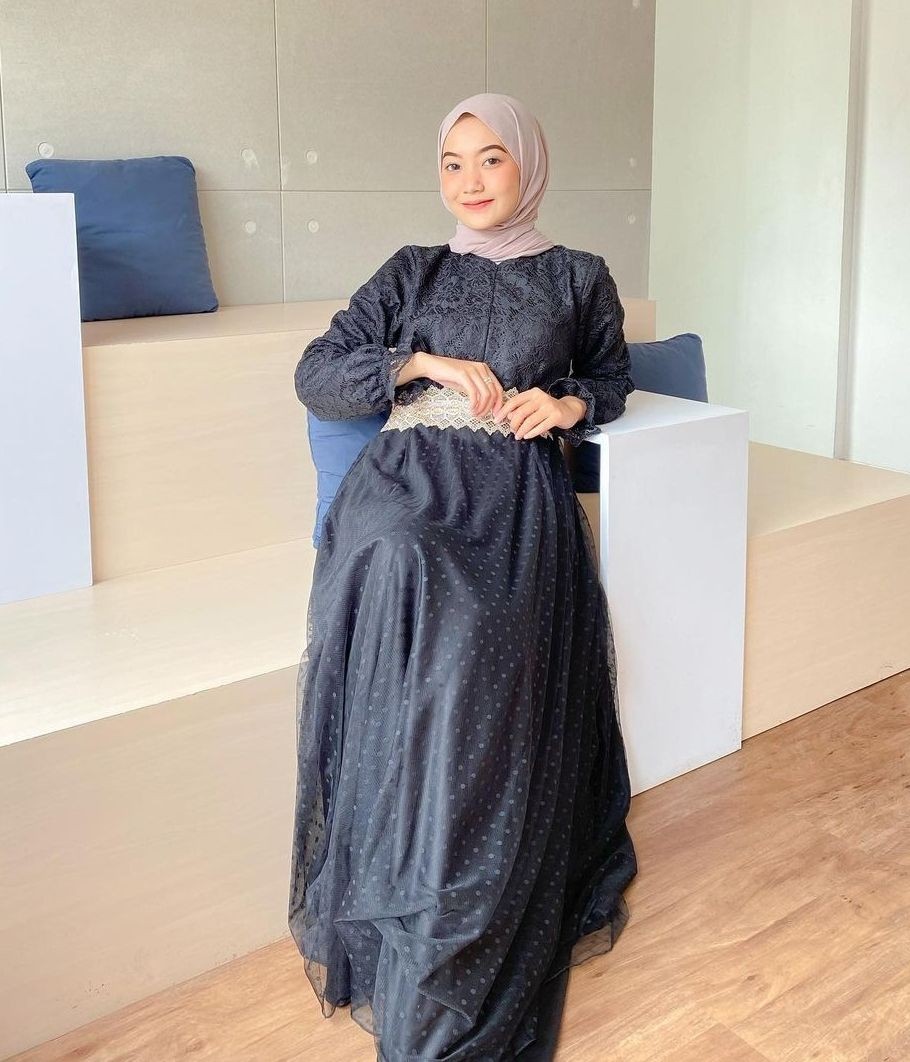 Gaya Kondangan Hijab Alamanda Putri Gaun Sampai Kebaya