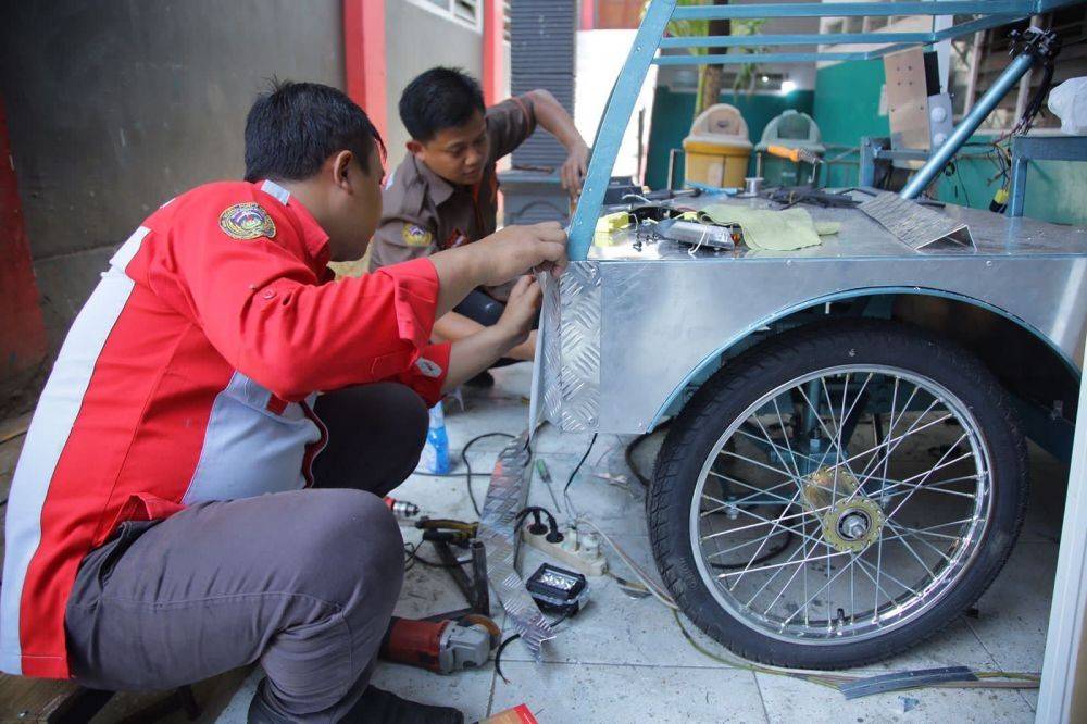 Inovasi Mobil Listrik SMK: Mokokasi, Menjawab Tantangan