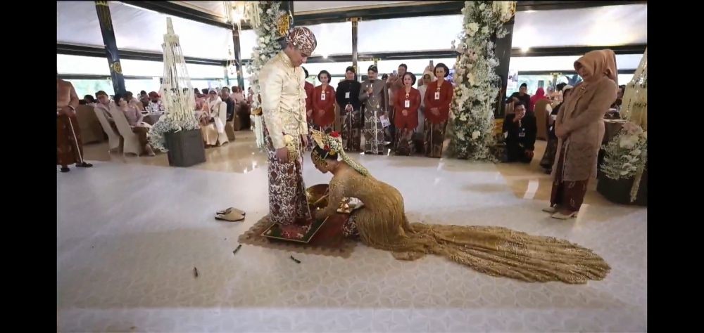 10 Potret Kaesang-Erina Jalani Upacara Panggih Pengantin