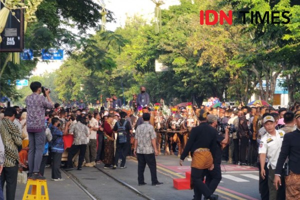 Kereta Kencana Kaesang -Erina Ditarik 6 Kuda