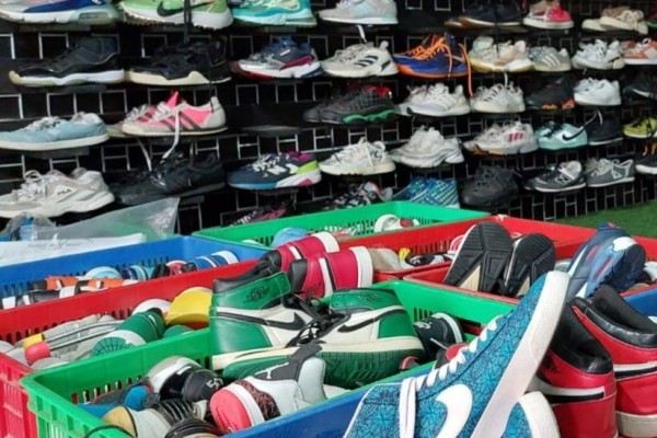 Jualan Sepatu Impor Bekas, Osama Kebanjiran Cuan