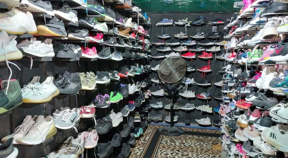 Jualan Sepatu Impor Bekas, Osama Kebanjiran Cuan