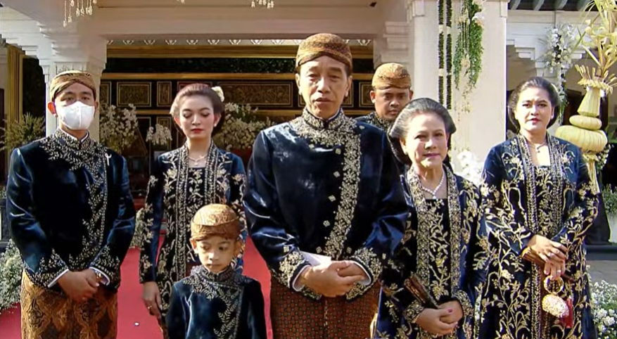Pesan Jokowi pada Anak, Mantu, Cucu di Acara Ngunduh Mantu, Bikin Haru