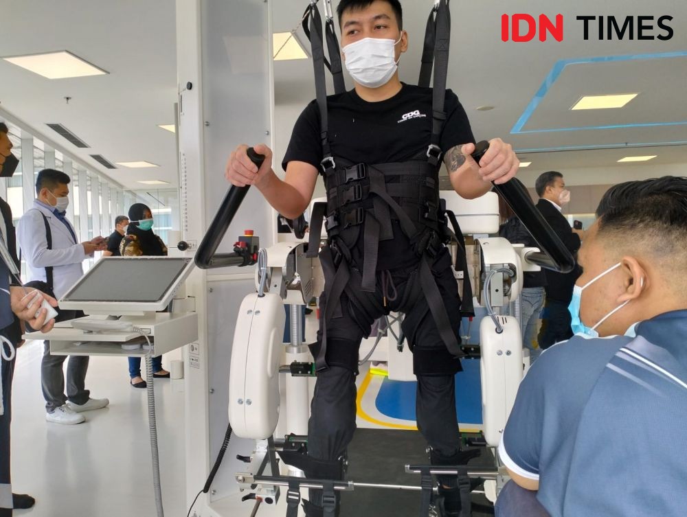 Robotic Terapi Pasien Stroke Ada di RS Surabaya