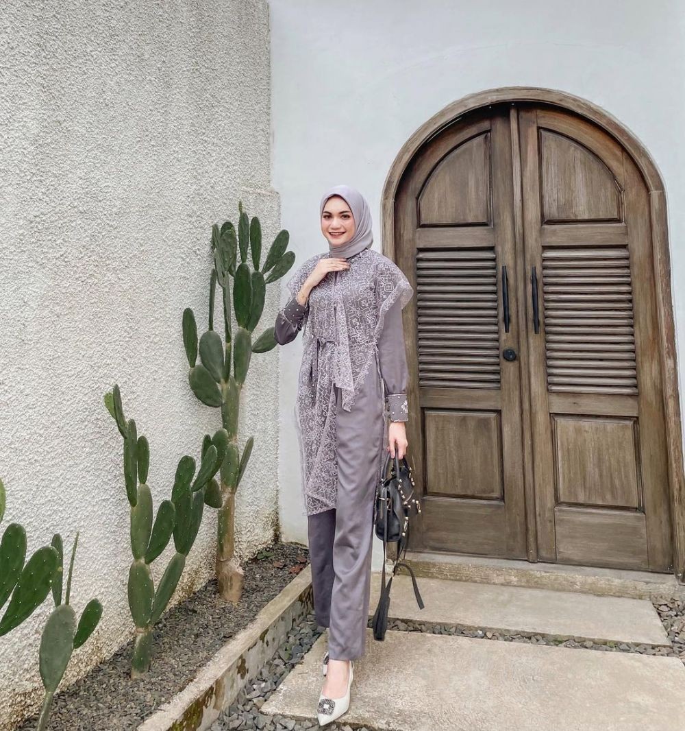 9 Busana Kondangan Hijab Simple, Stylish Tapi Mudah Ditiru