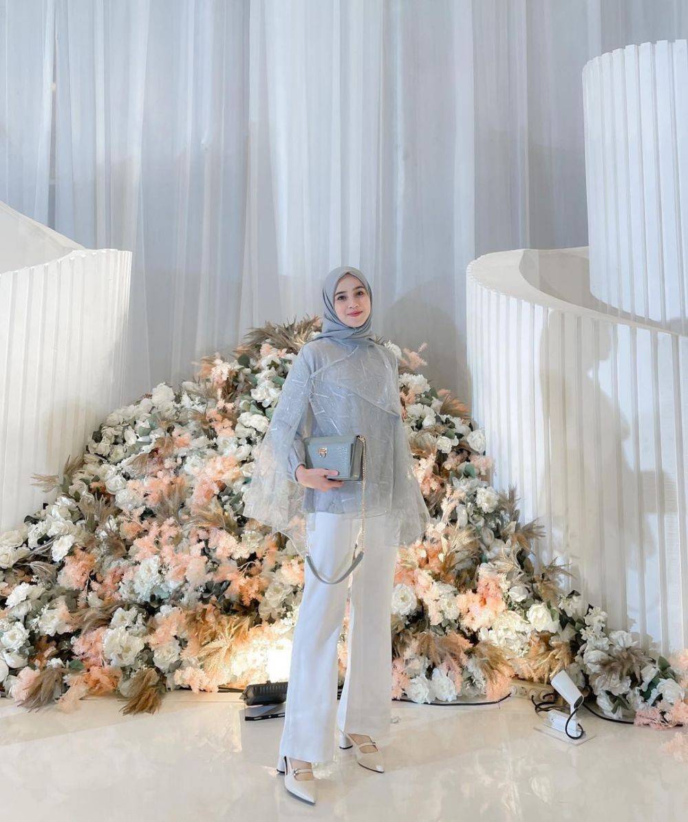 9 Busana Kondangan Hijab Simple, Stylish Tapi Mudah Ditiru