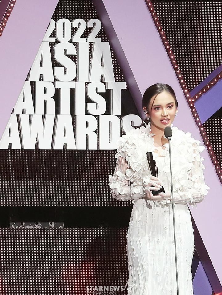 Bawakan Lagu Sang Dewi di AAA Awards 2022, Lyodra Banjir Pujian 