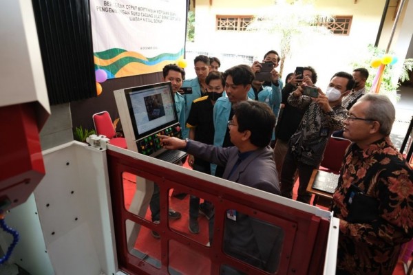 UNS Buat Mesin Milling CNC dan Tooth Bucket Pertama di Indonesia