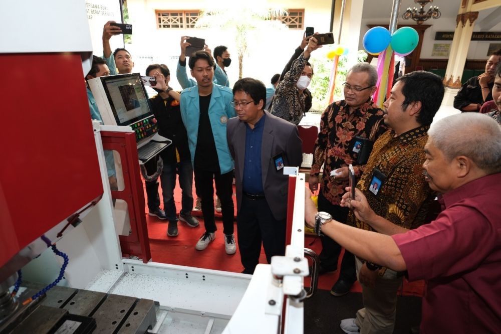 UNS Buat Mesin Milling CNC dan Tooth Bucket Pertama di Indonesia