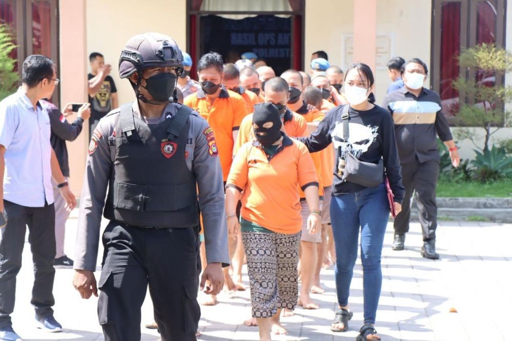Jelang Nataru, Polisi Sita 1.440 Botol Miras dan 2 Ons Sabu di Mataram
