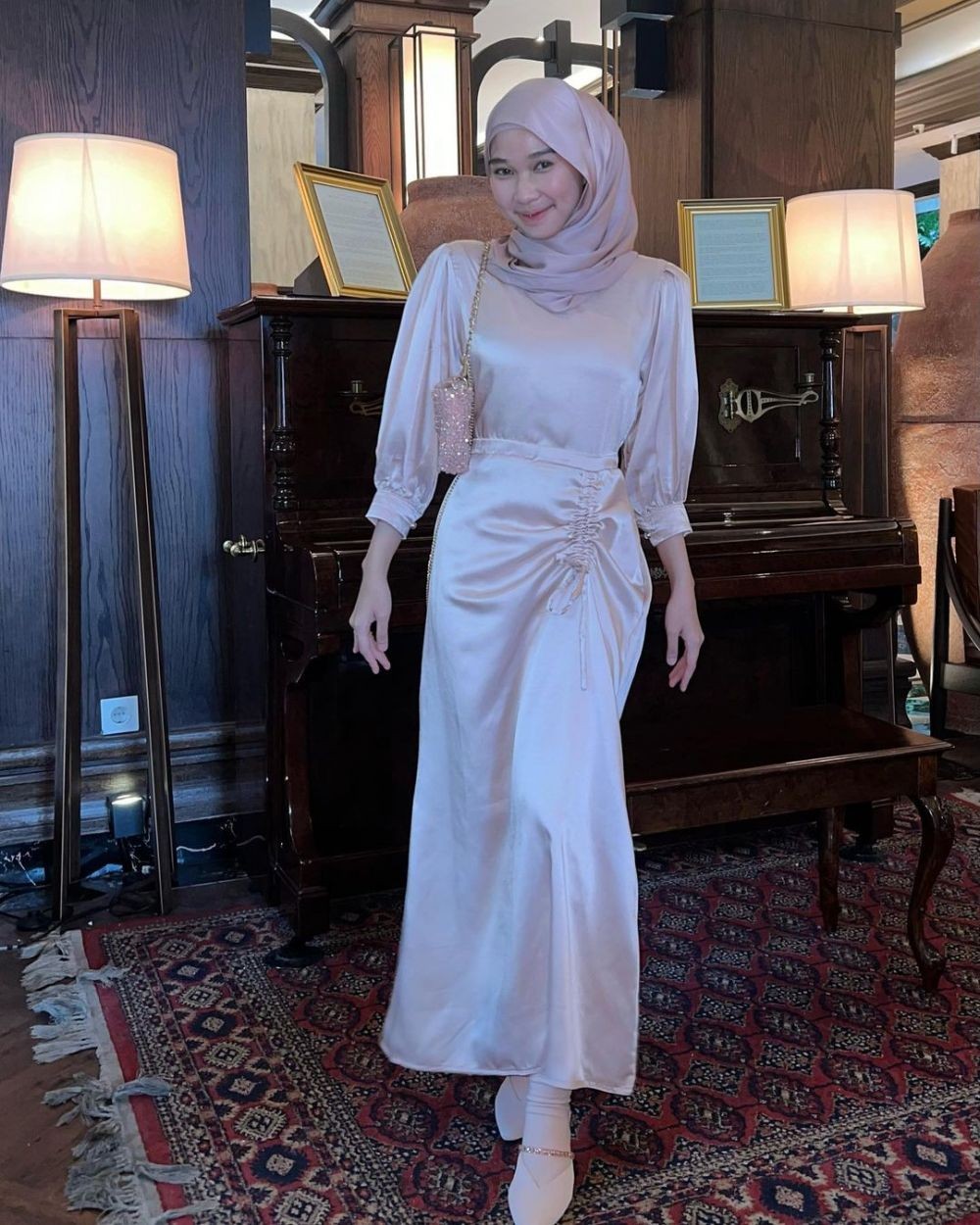 9 Busana Kondangan Hijab Simple, Stylish Tapi Mudah Ditiru