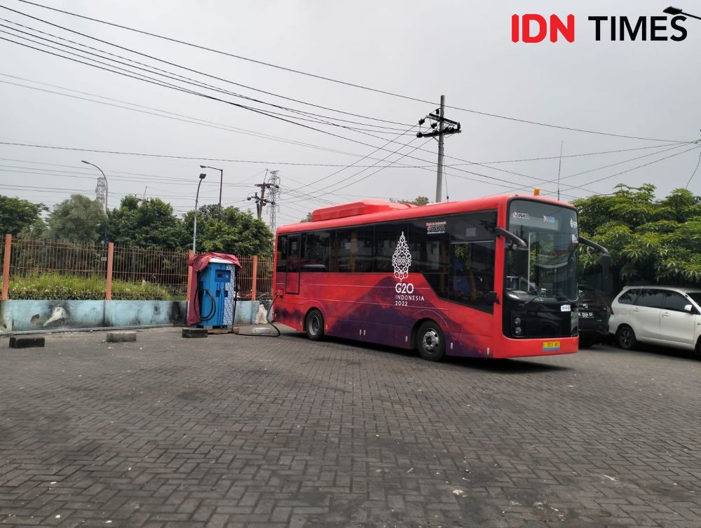 Belum Sebulan Beroperasi, Bus Listrik Surabaya Sudah Berhenti