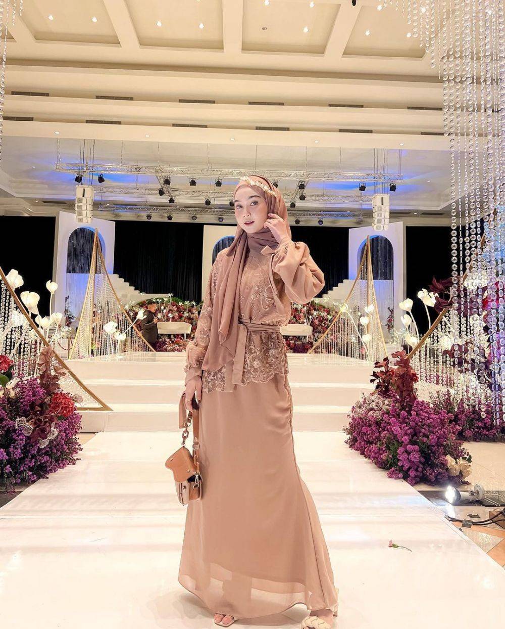 9 Outfit Kondangan Brokat Simple Untuk Hijabers, Ada Beragam