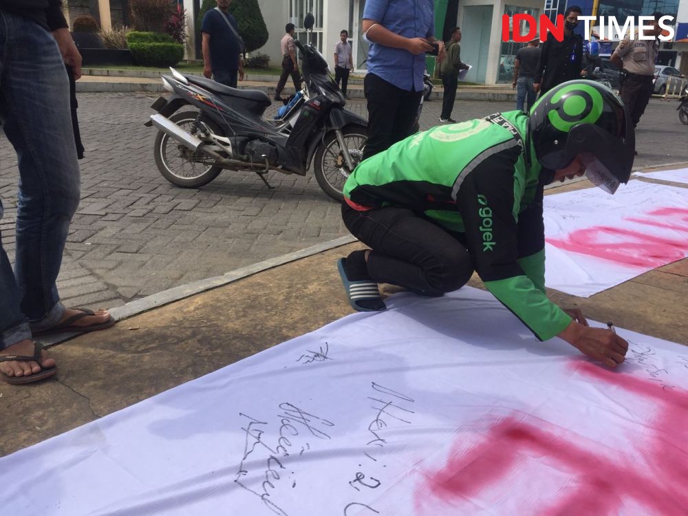 Polemik Median Jalan Medan Johor, Pedagang Protes Omzet Anjlok
