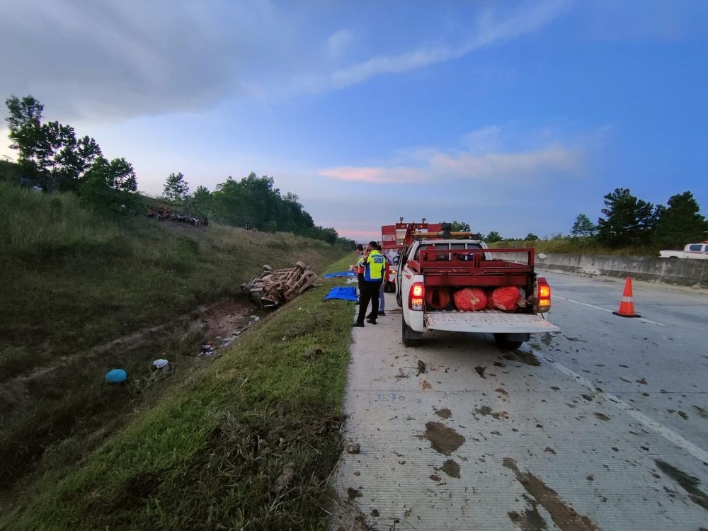 Oleng Pecah Ban, Kecelakaan Maut di Tol Lampung 2 Korban Meninggal
