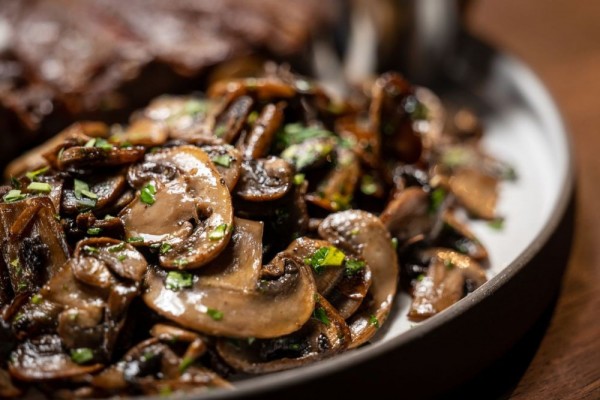 Resep Sauteed Mushroom ala Rumahan, Pelengkap Steak yang Umami Abis