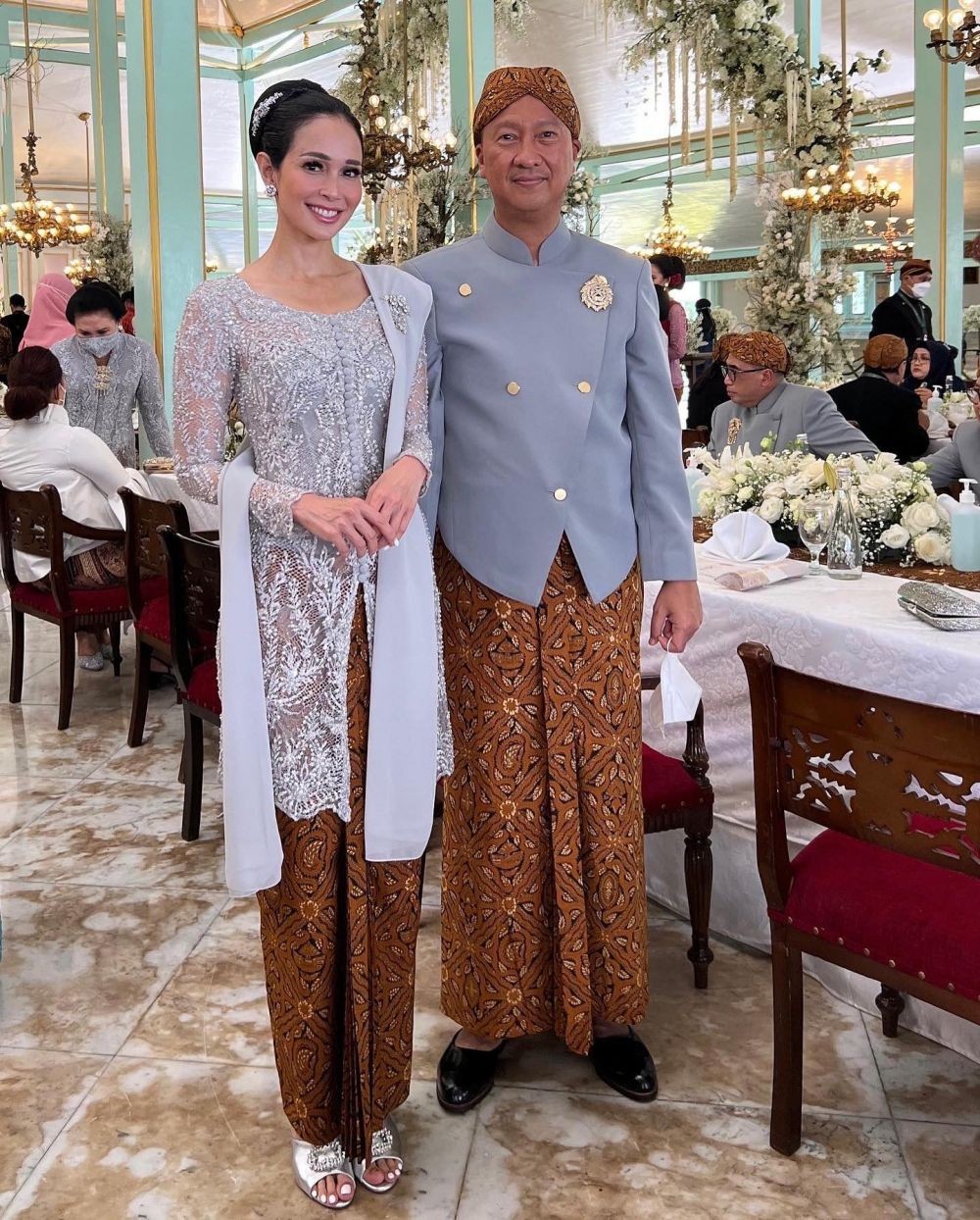 20 Gaya Kondangan Istri Pejabat Termewah 2022 Banyak Kebaya