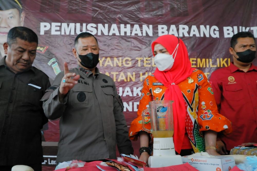 Kejari Bandar Lampung Musnahkan Ratusan Gram Narkoba dan Belasan Senpi