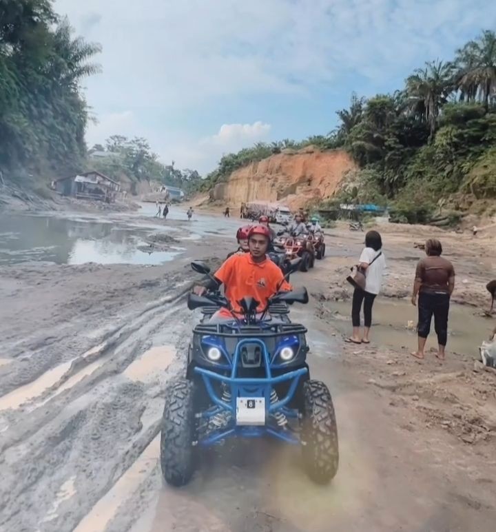 Air Terjun  dan ATV Manjakan Pengunjung Bukit Asmara Cinta 