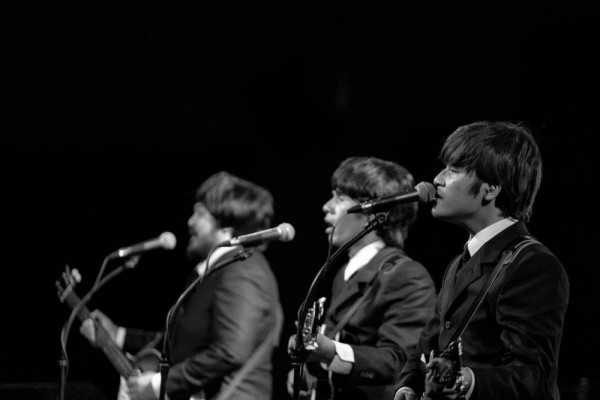Tahun Baru 2023, Yuk Nikmati The Beatles di de Grote Café Bandung