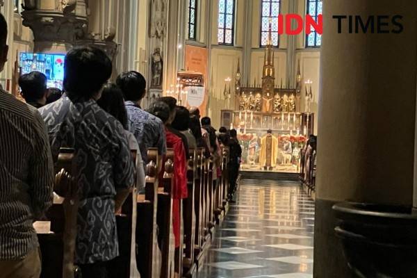 Suasana Misa Sore Natal 2022 Di Gereja Katedral Jakarta