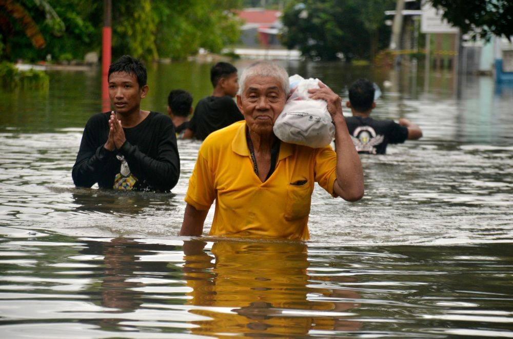 [FOTO] Ribuan Orang Terdampak Banjir di Makassar