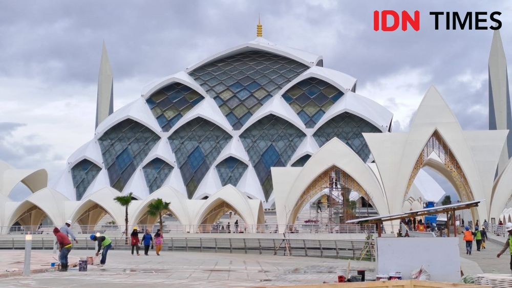 Polisi Amankan Pencopet Bercadar di Masjid Al Jabbar