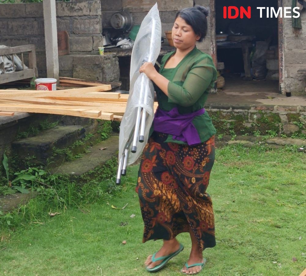 Kisah Wayan Darti, Bertahun-tahun Hidupi 2 Anak dari Mesin Jahit Usang