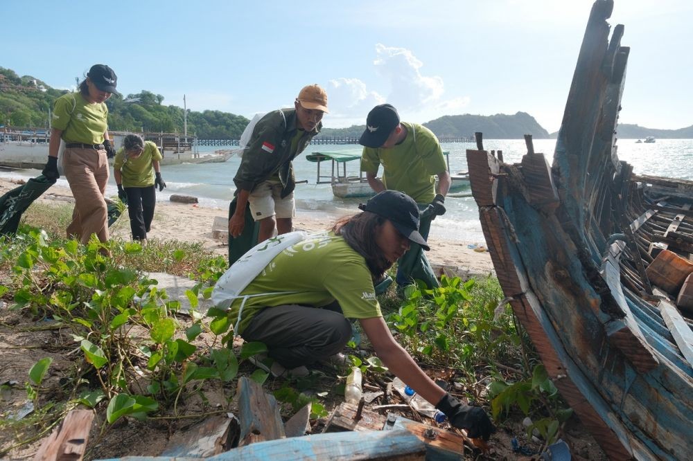 Peduli Pengelolaan Sampah, Komunitas Ini Bersih-bersih di Labuan Bajo