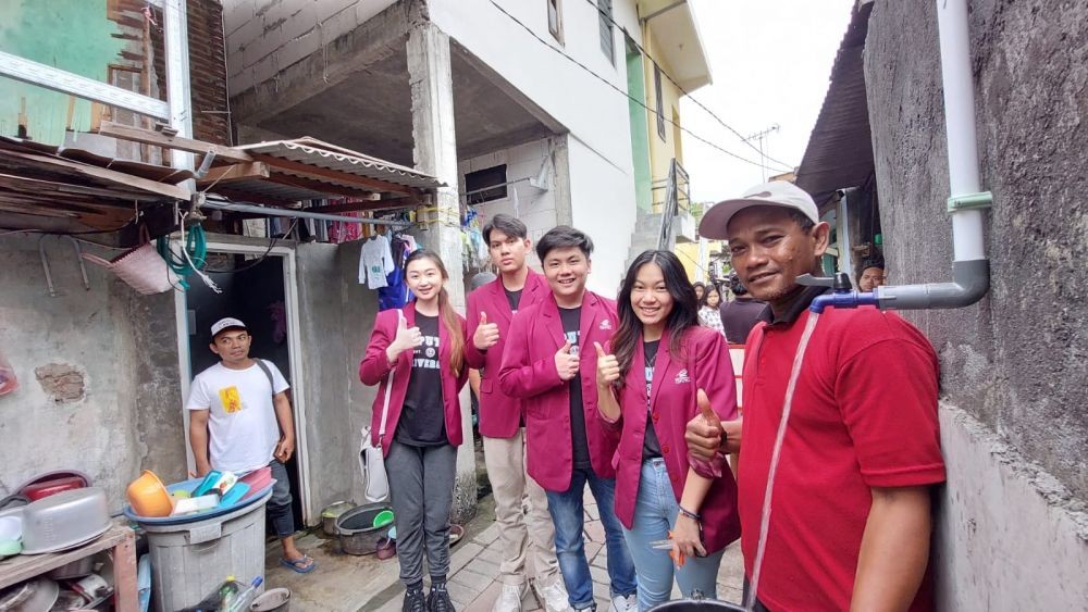 Atasi Krisis Air Bersih, 4 Mahasiswa UC Bikin Filter Air di Surabaya