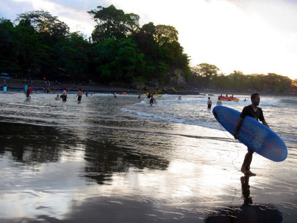 6 Fakta Pantai Batu Karas Pangandaran, Langganan Pecinta Surfing