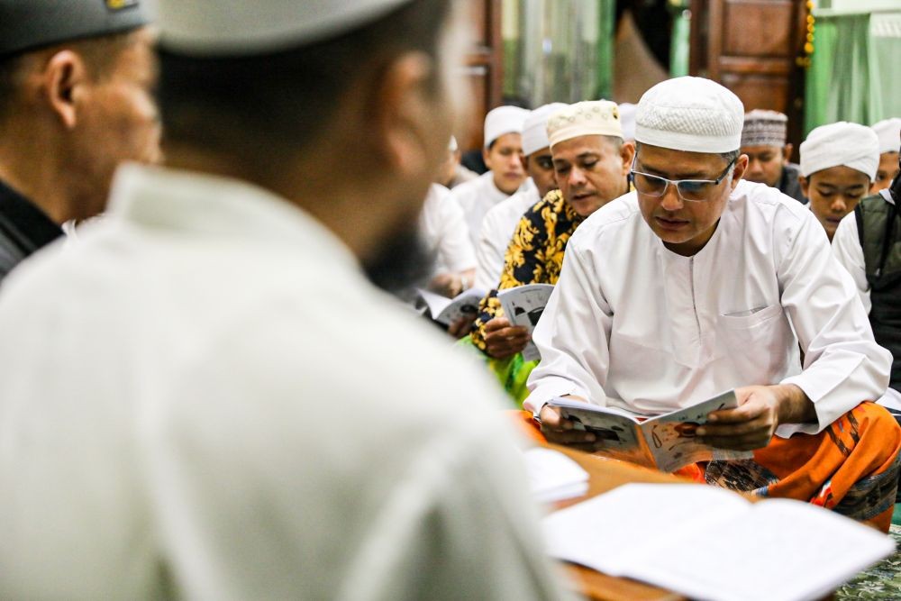 Pergantian Tahun, Wagub Ijeck 'Healing' di Masjid Sampai Subuh