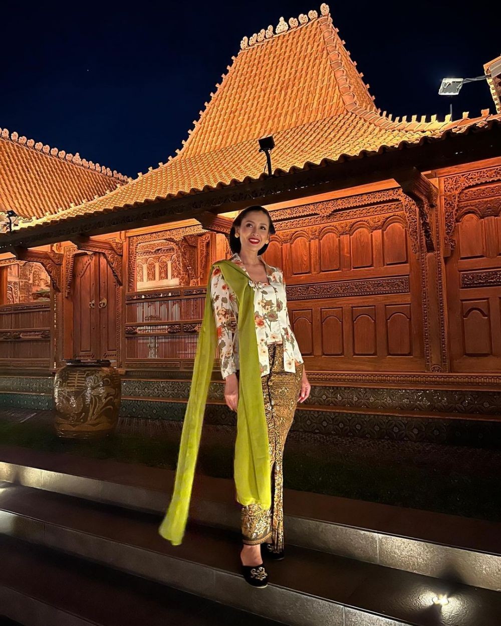 Inspirasi Kebaya Dari Model Senior Koming Bak Ningrat