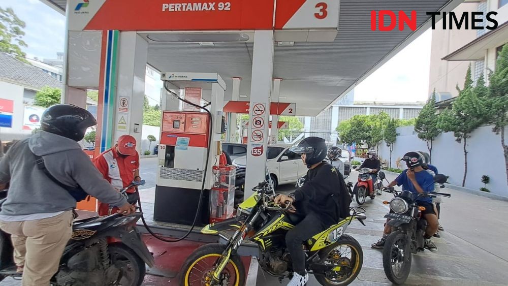 Pertamax Turun Rp1.100 Per Liter, SPBU di Kota Bandung Ramai Antrean