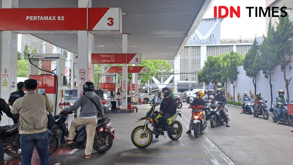 Pertamax Turun Rp1.100 Per Liter, SPBU di Kota Bandung Ramai Antrean