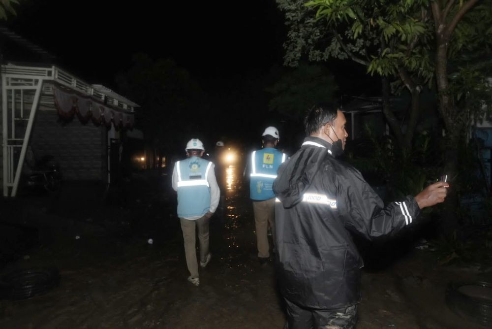 Hujan Lebat 10 Ruas Jalan Di Jakarta Terendam Banjir 3795