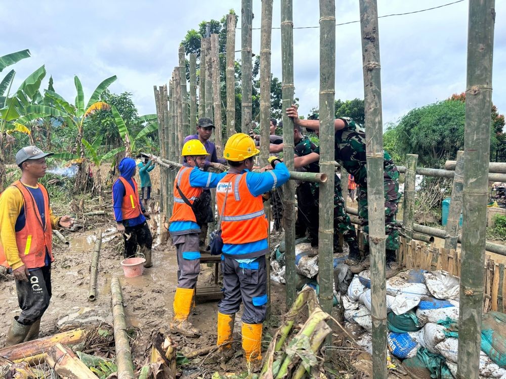 Aksi PLN Saat Bencana di Pantura Jateng, Bantu Warga dan Siagakan Perlengkapan Darurat