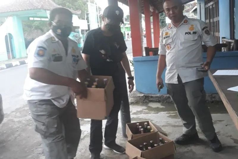 Satpol PP Temukan Penjual Miras yang Dikonsumsi Siswa SMPN 3 Berbah   