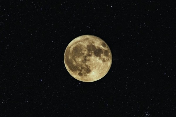Cari Fakta Tentang Bulan? Ini 10 Fakta Unik Bulan