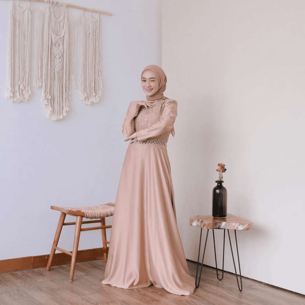 9 Gaya Kondangan A-Line Dress Hijab, Anggun!