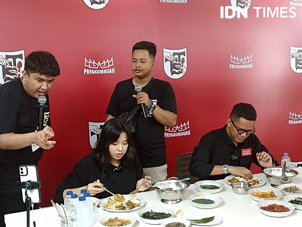 10 Potret Zee Jkt48 Makan Nasi Padang Lawan Arief Muhammad