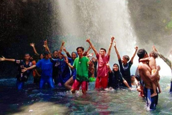 Air Terjun Bidadari di Bima, Pancarkan Pelangi di Tengah Air Mengalir