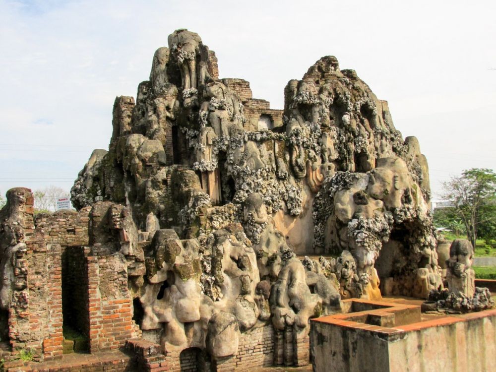 Sejarah Taman Sari Gua Sunyaragi dan Mitos Perjodohannya 