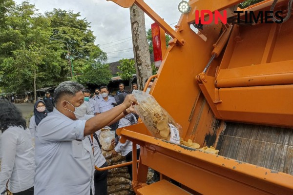 687 Kilogram Kerupuk Mengandung Boraks di Kota Yogyakarta Dimusnahkan