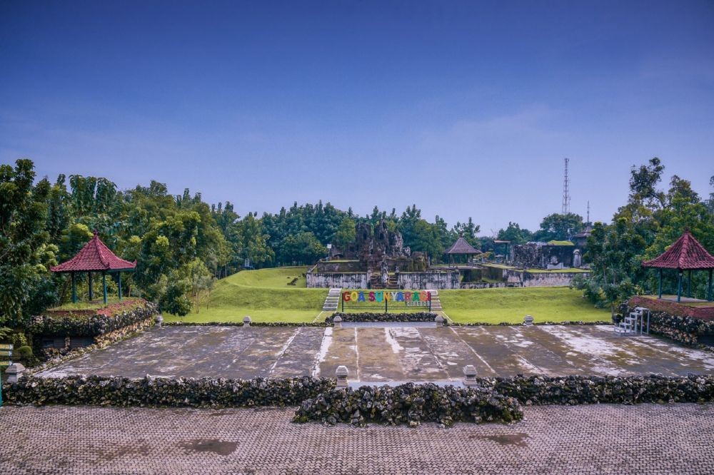 Sejarah Taman Sari Gua Sunyaragi dan Mitos Perjodohannya 