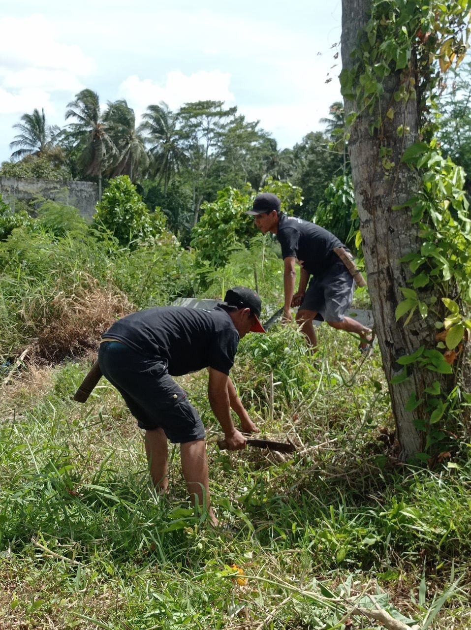 Ganjar Milenial Lampung Bangun Gardu Rakyat, Jaga Kebersihan Lingkungan